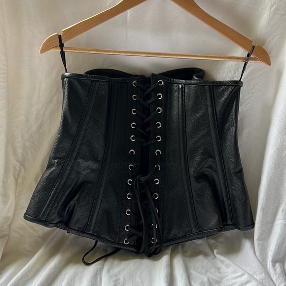 32 inch Black 100% Leather corset - Picture 2 of 6